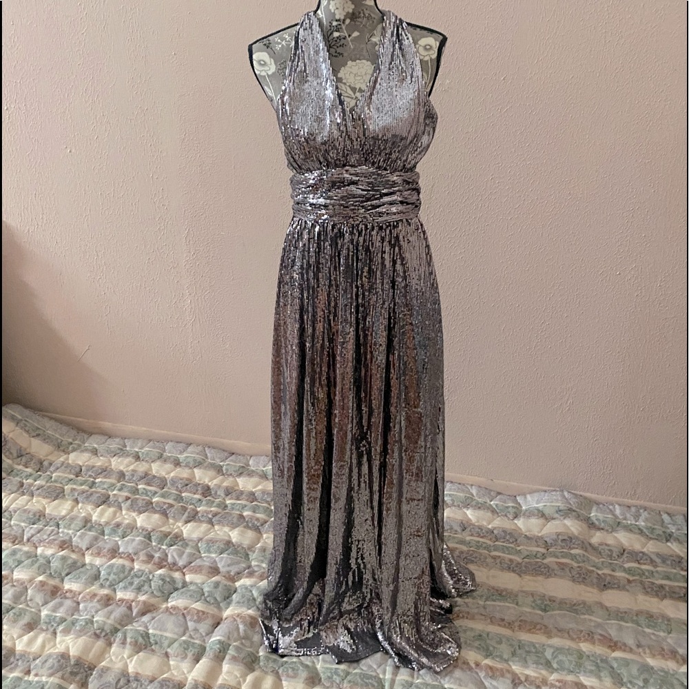 Fully Sequined .. Cross Cross Open Back Detail ..… - image 1